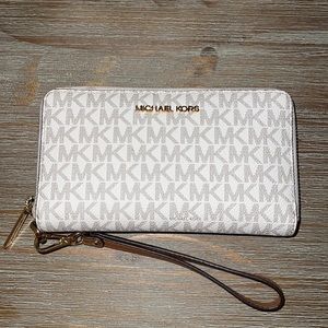 MICHAEL Michael Kors Large Leather Wristlet